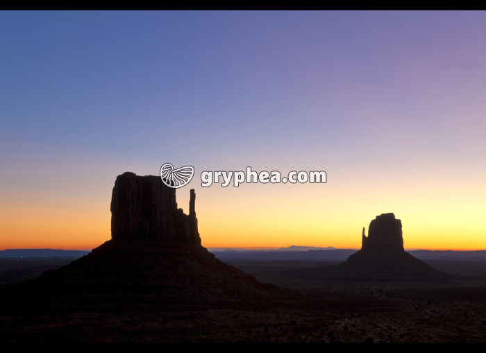 Monument Valley (West and Mitten Buttes, Arizona, USA) - gryphea.com